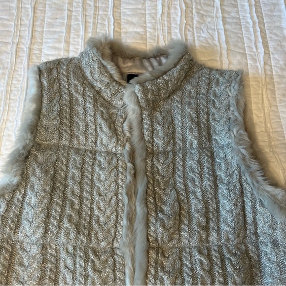 Talbots Wool Blend Cable knit Sweater Vest Faux Fur Metallic  Lining SZ SP - Picture 3 of 16